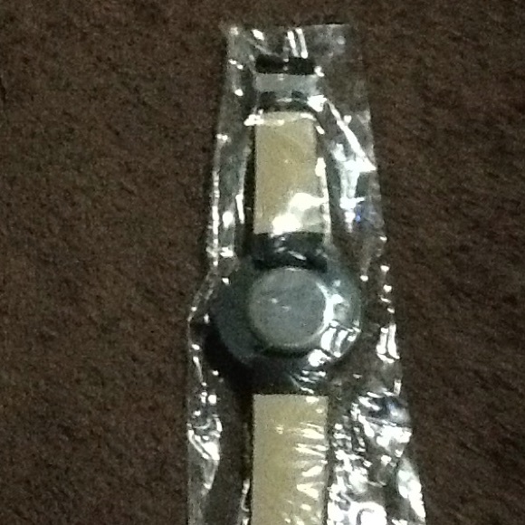 Watch - Picture 3 of 3